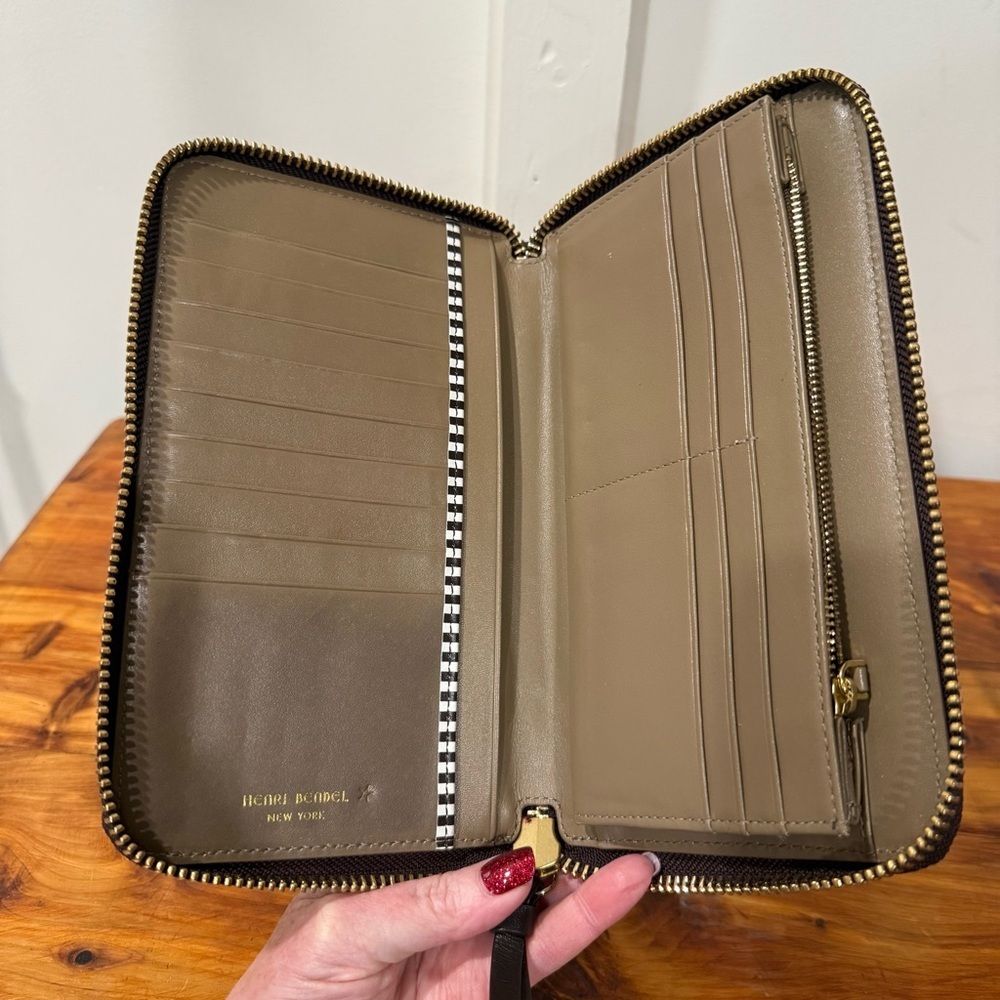 NWT Henri Bendel Mercer Dark Brown Portfolio Wallet $198 Retail - Picture 4 of 8